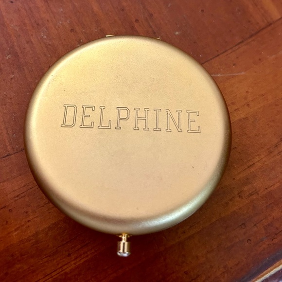 Vintage Estee Lauder Gold Lion Compact - Picture 3 of 6